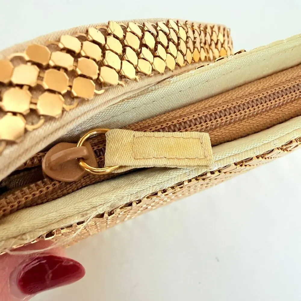 La Regale Gold Metal Mesh Clutch Wristlet Vintage Evening Glam‎ Disco Bag